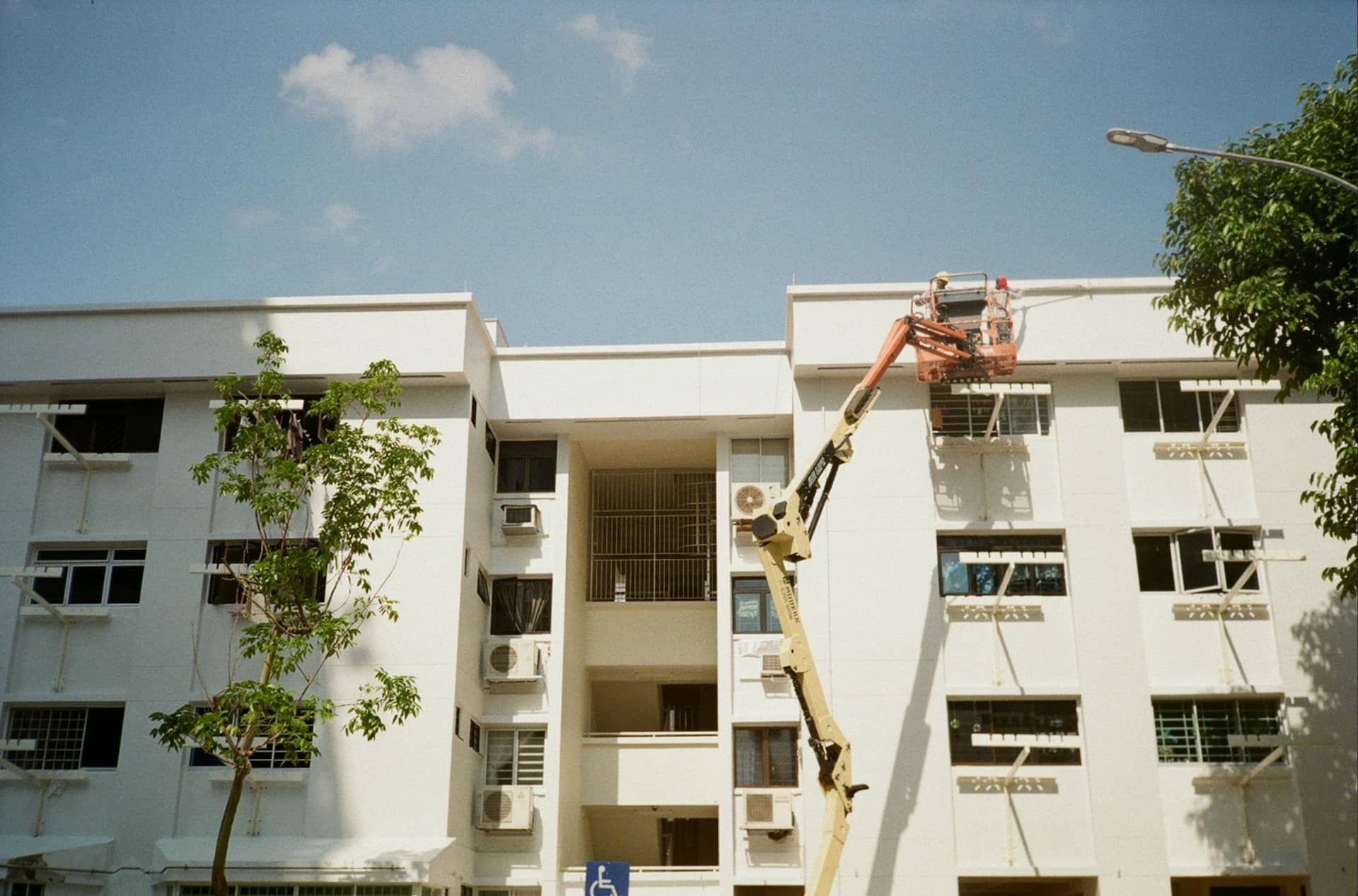 Trabalhadores em Obras no condomínio.