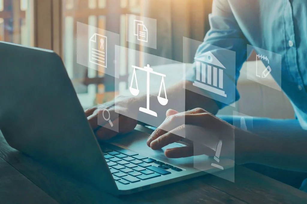 advogado online a teclar com imagens de serviços jurídicos
