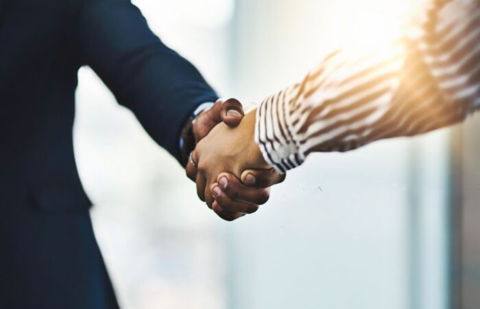 advogado a chegar acordo para contratação pública