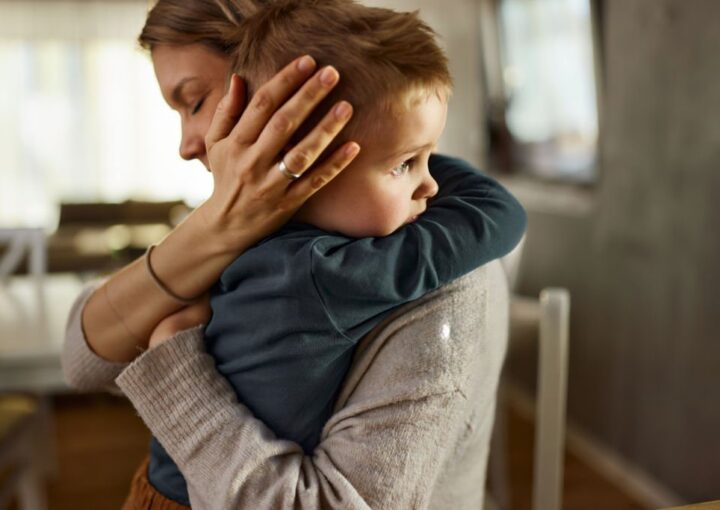 Mãe seguro o filho no divórcio