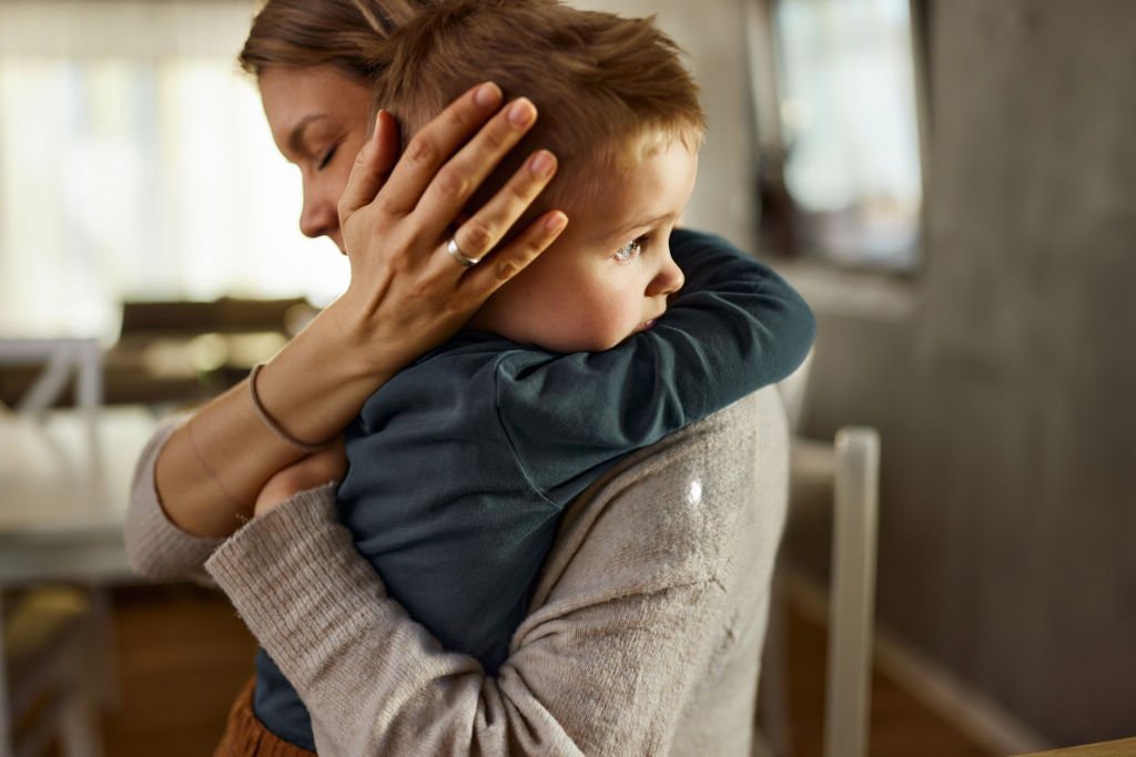 Mãe seguro o filho no divórcio