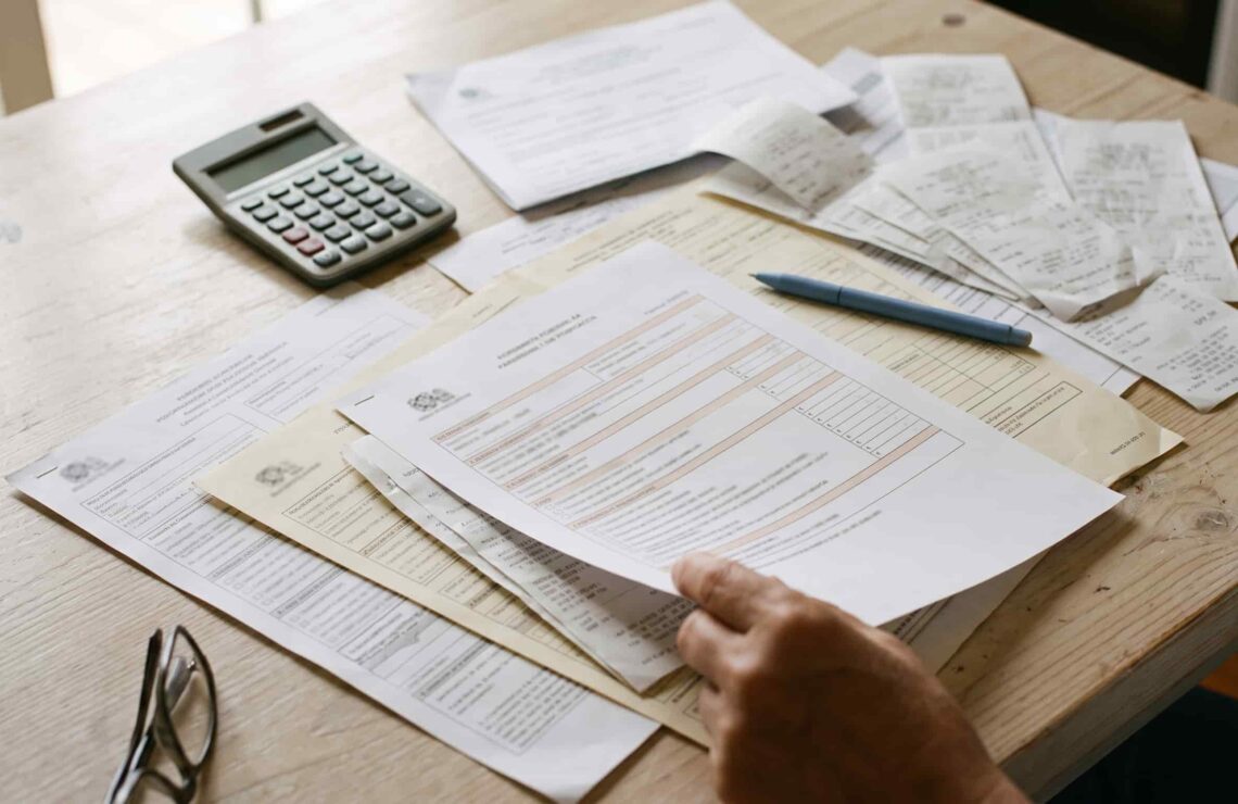 Documentos de IRS reunidos para instruir uma minuta de reclamação graciosa.