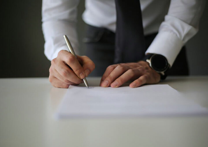 Advogado assinar uma reclamação à asae